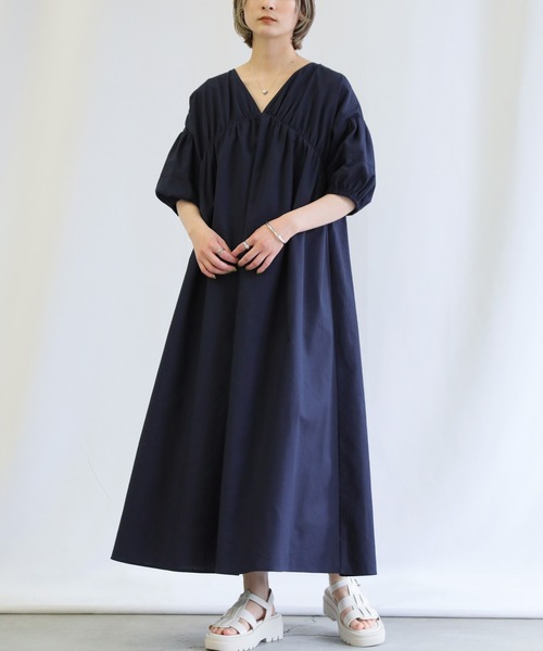 select MOCA（セレクトモカ）の「2022 SS Vネックボリュームスリーブリネンフレアワンピース（ワンピース・レディース・アイボリー/グレイッシュベージュ/ダークネイビー・FREE）」の9枚目の写真