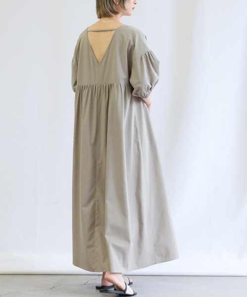 select MOCA（セレクトモカ）の「2022 SS Vネックボリュームスリーブリネンフレアワンピース（ワンピース・レディース・アイボリー/グレイッシュベージュ/ダークネイビー・FREE）」の21枚目の写真