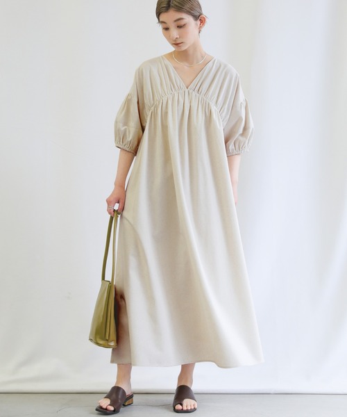 select MOCA（セレクトモカ）の「2022 SS Vネックボリュームスリーブリネンフレアワンピース（ワンピース・レディース・アイボリー/グレイッシュベージュ/ダークネイビー・FREE）」の14枚目の写真