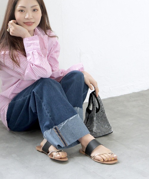 SOROTTO(ソロット)の「【親子お揃い】3連ストラップのトングぺたんこサンダル(サンダル・レディース・ブラック/ブラウン/ホワイト・LL/M/S/3L/L)」の7枚目の写真