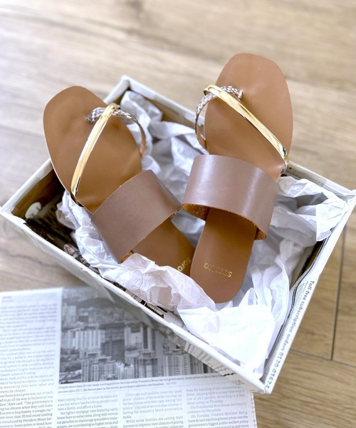 SOROTTO(ソロット)の「【親子お揃い】3連ストラップのトングぺたんこサンダル(サンダル・レディース・ブラック/ブラウン/ホワイト・LL/M/S/3L/L)」の10枚目の写真