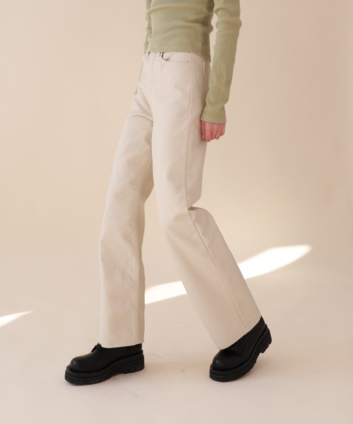 by muni:r(バイ ムニール)の「コーティングハイウエストワイドクリームパンツ(その他パンツ・レディース・クリーム・SMALL/MEDIUM)」の2枚目の写真