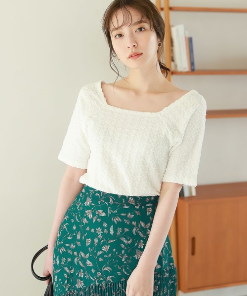 Andemiu（アンデミュウ）の「シャーリングスクエアプルオーバー275236（Tシャツ/カットソー・レディース・ホワイト/ブラック/グリーン・FREE）」の2枚目の写真