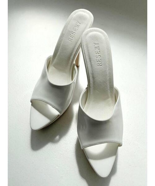 RESEXXY（リゼクシー）の「ピンヒールサンダル（サンダル・レディース・ベージュ/ホワイト/ブラック・LARGE/SMALL/MEDIUM）」の2枚目の写真