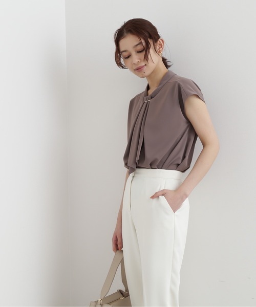 NATURAL BEAUTY BASIC（ナチュラルビューティーベーシック）の「メタルポイントボウタイブラウス（シャツ/ブラウス・レディース・チャコールグレー/ブルー/グレイッシュベージュ/グレー系その他5・SMALL/MEDIUM）」の22枚目の写真