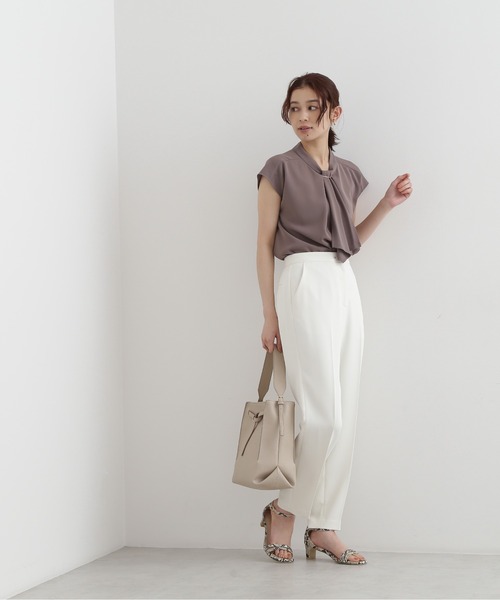 NATURAL BEAUTY BASIC（ナチュラルビューティーベーシック）の「メタルポイントボウタイブラウス（シャツ/ブラウス・レディース・チャコールグレー/ブルー/グレイッシュベージュ/グレー系その他5・SMALL/MEDIUM）」の12枚目の写真