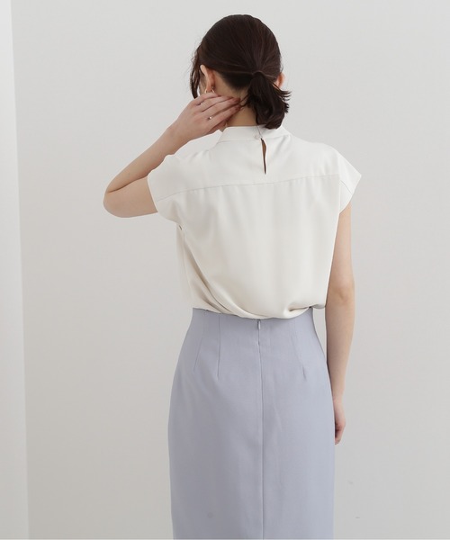 NATURAL BEAUTY BASIC（ナチュラルビューティーベーシック）の「メタルポイントボウタイブラウス（シャツ/ブラウス・レディース・チャコールグレー/ブルー/グレイッシュベージュ/グレー系その他5・SMALL/MEDIUM）」の18枚目の写真