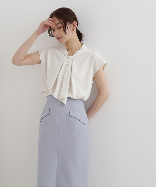 NATURAL BEAUTY BASIC（ナチュラルビューティーベーシック）の「メタルポイントボウタイブラウス（シャツ/ブラウス・レディース・チャコールグレー/ブルー/グレイッシュベージュ/グレー系その他5・SMALL/MEDIUM）」の8枚目の写真