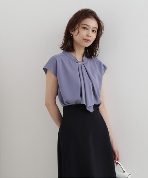 NATURAL BEAUTY BASIC（ナチュラルビューティーベーシック）の「メタルポイントボウタイブラウス（シャツ/ブラウス・レディース・チャコールグレー/ブルー/グレイッシュベージュ/グレー系その他5・SMALL/MEDIUM）」の13枚目の写真