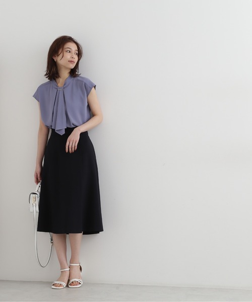 NATURAL BEAUTY BASIC（ナチュラルビューティーベーシック）の「メタルポイントボウタイブラウス（シャツ/ブラウス・レディース・チャコールグレー/ブルー/グレイッシュベージュ/グレー系その他5・SMALL/MEDIUM）」の7枚目の写真