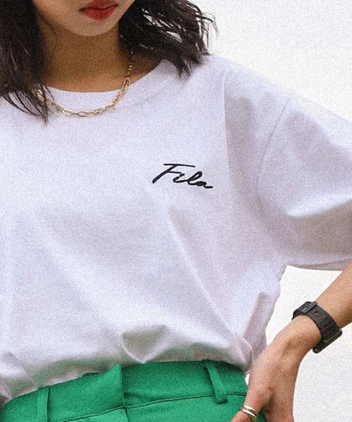 FILA(フィラ)の「【FILA】 ロゴ プリント / 刺繍 レギュラーシルエット ハーフスリーブ 綿100 Tシャツ(Tシャツ/カットソー・レディース・ネイビー系3/サックスブルー系1/ホワイト系5/ブラック系1/グレー系/カーキ系/カーキ系2/ライトグリーン系1/オフホワイト/ライトグリーン/ホワイト×ブルー/ブラック×ホワイト/ホワイト系2/サックスブルー系/ホワイト系4/ブラック系3/グレー系2/ライトグリーン系/ピンク/ホワイト×レッド/ホワイト系1/ネイビー系2/ネイビー系4/ピンク系/ブラック系/ブラック系2/グレー系1/カーキ系1/カーキ系3/ネイビー系/サックスブルー/ブルーグレー/ホワイト×ブラック/ホワイト系/ホワイト系3/ネイビー系1/ホワイト系その他/ホワイト系その他3/ホワイト系6/ブラック系4/カーキ系4/ホワイト系その他4/ホワイト×ネイビー/ピンク系1/ホワイト系7/ホワイト系8/ホワイト系9/サックスブルー系2/ピンク系2/サックスブルー系3/ピンク系3/ネイビー系5/ホワイト系その他5/ホワイト系その他6/ブラック系5/ブラック系6/ネイビー系6/ホワイト系その他2/Off White/ネイビー系7/グレー系3/ブラック系7/ホワイト系その他7・X-LARGE/LARGE/MEDIUM)」の1枚目の写真