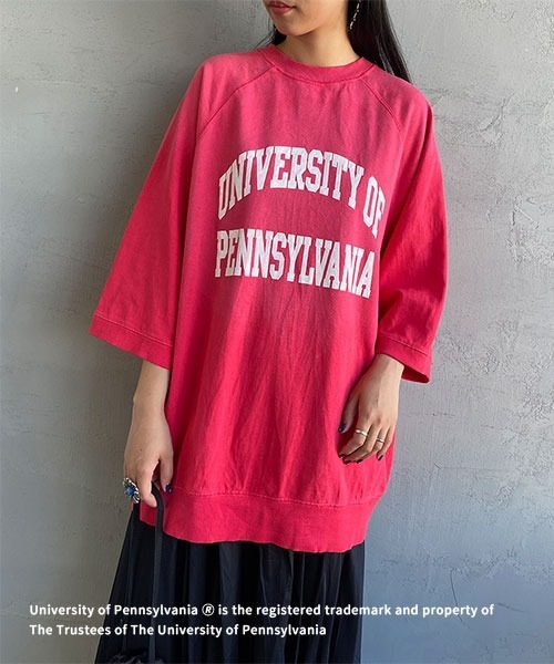 JEANS FACTORY Clothes（ジーンズファクトリークローズ）の「[Jeans Factory Clothes/ジーンズファクトリークローズ] 日焼け加工 カレッジロゴプリント ショートスリーブスウェット（スウェット・レディース・レッド/ネイビー/グレー系1/グレー系2・L/M）」の4枚目の写真