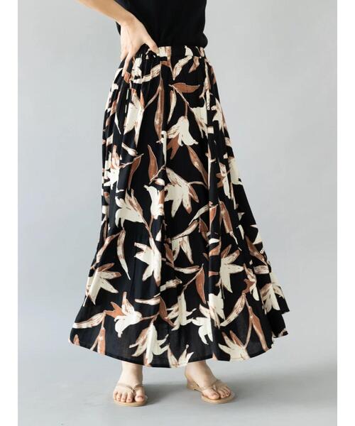 koe（コエ）の「レーヨンビックフラワープリントギャザースカート（スカート・レディース・ブラック/ピンク/ブルー・FREE）」の2枚目の写真