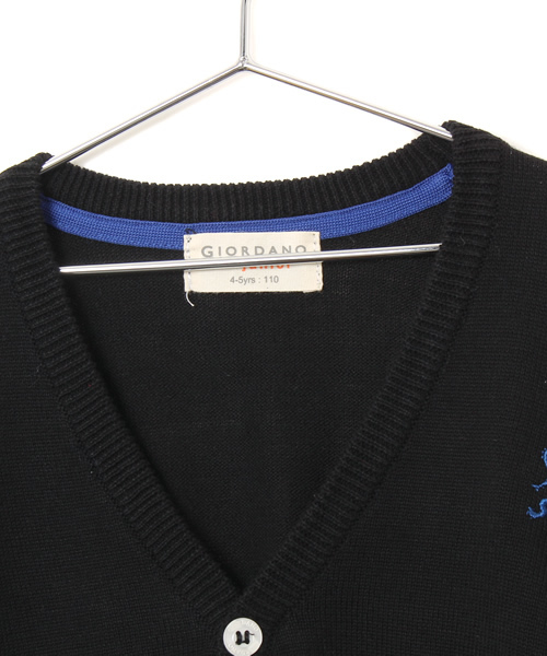 GIORDANO（ジョルダーノ）の「[GIORDANO]ライオン刺繍カーディガン（カーディガン/ボレロ・キッズ・ブラック/グレー/レッド・120/110/130）」の4枚目の写真