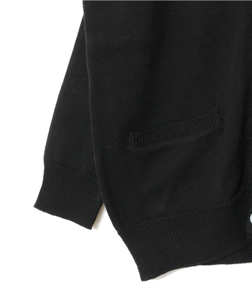 GIORDANO（ジョルダーノ）の「[GIORDANO]ライオン刺繍カーディガン（カーディガン/ボレロ・キッズ・ブラック/グレー/レッド・120/110/130）」の6枚目の写真