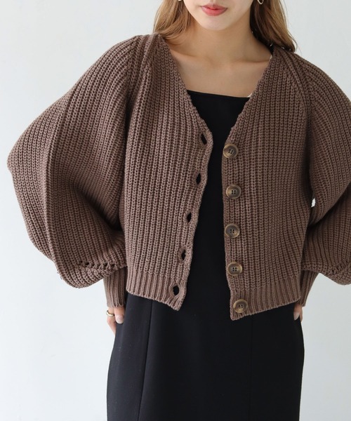 HER CLOSET（ハークローゼット）の「【shemoshelly】WEB限定バルキーニットVネックショートカーディガン（カーディガン/ボレロ・レディース・ブラック/ブラウン/イエロー/ライトベージュ・M）」の20枚目の写真