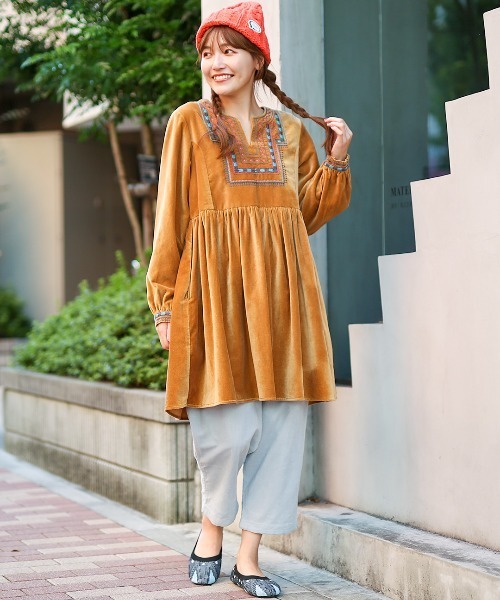 チチカカ(チチカカ)の「ケーブル編みニットキャップ(ニットキャップ/ビーニー・レディース・ライトグレー/ネイビー/ブラウン/イエロー/オレンジ/グリーン・FREE)」の9枚目の写真