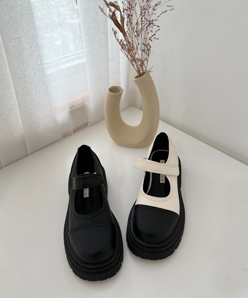 by muni:r（バイ ムニール）の「厚底メリージェーンストラップローファー（ローファー・レディース・ブラック/アイボリー・23.5cm/24.5cm/23.0cm/24.0cm/25.0cm）」の4枚目の写真