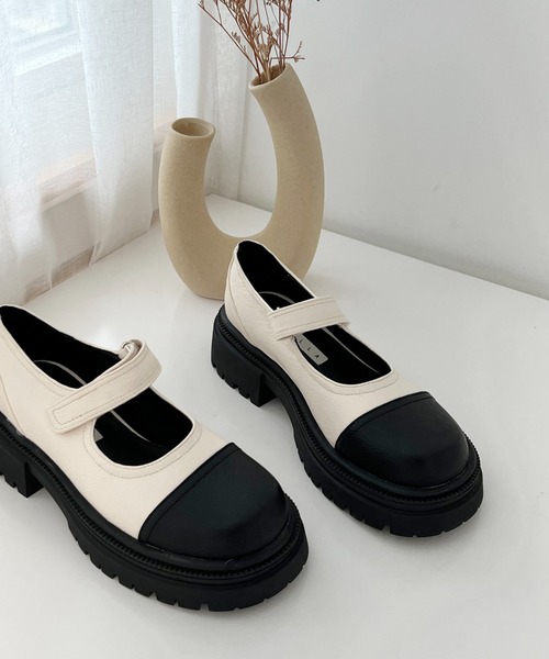 by muni:r（バイ ムニール）の「厚底メリージェーンストラップローファー（ローファー・レディース・ブラック/アイボリー・23.5cm/24.5cm/23.0cm/24.0cm/25.0cm）」の5枚目の写真