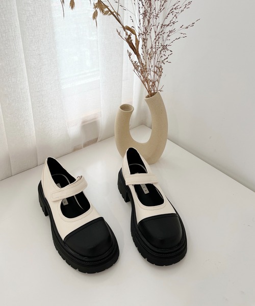 by muni:r（バイ ムニール）の「厚底メリージェーンストラップローファー（ローファー・レディース・ブラック/アイボリー・23.5cm/24.5cm/23.0cm/24.0cm/25.0cm）」の3枚目の写真