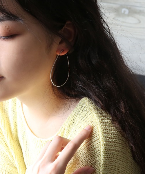 colleca la（コレカラ）の「梨地ドロップフープイヤリング（イヤリング・レディース・シルバー/ゴールド・FREE）」の7枚目の写真