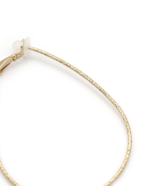 colleca la（コレカラ）の「梨地ドロップフープイヤリング（イヤリング・レディース・シルバー/ゴールド・FREE）」の5枚目の写真