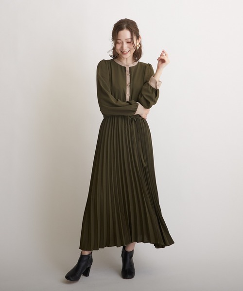PAPAVER（パパヴェル）の「【papaver】ジョーゼットプリーツOP（ワンピース・レディース・キャメル/カーキ/チャコールグレー・MEDIUM）」の3枚目の写真