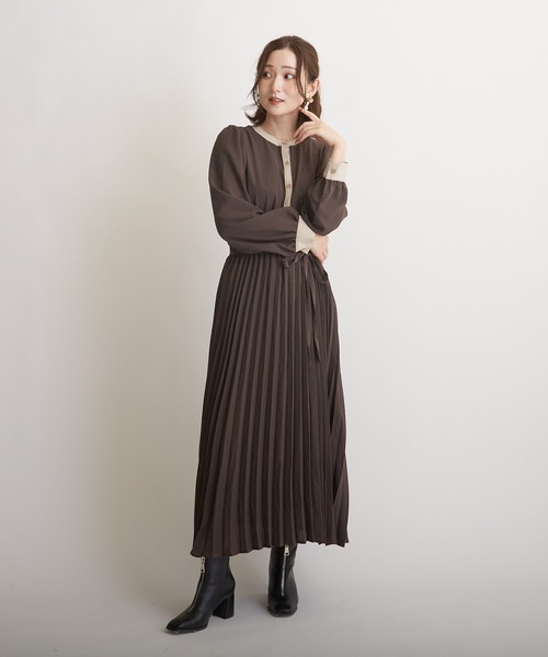 PAPAVER（パパヴェル）の「【papaver】ジョーゼットプリーツOP（ワンピース・レディース・キャメル/カーキ/チャコールグレー・MEDIUM）」の2枚目の写真