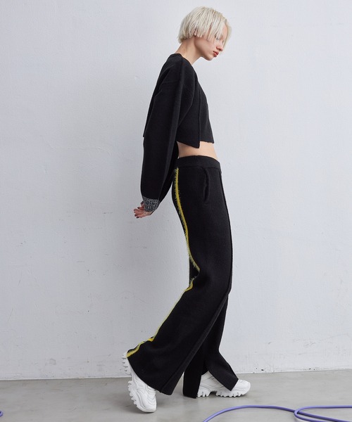 casane（カサネ）の「モヘヤライクショートクルーニット（ニット/セーター・レディース・ブラック/ピンク・FREE）」の4枚目の写真