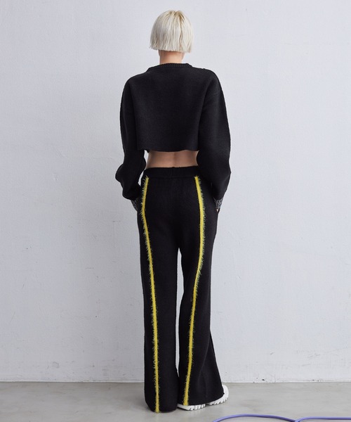 casane（カサネ）の「モヘヤライクショートクルーニット（ニット/セーター・レディース・ブラック/ピンク・FREE）」の5枚目の写真