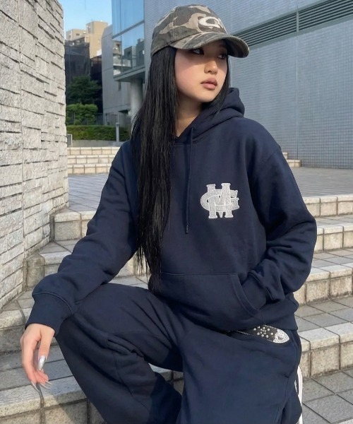 MAHAGRID(マハグリッド)の「『mahagrid/マハグリッド』CROSS LOGO HOODIE/クロスロゴ プルオーバーパーカー(パーカー・レディース・ネイビー/ブラック/グレー・M/L/XL/S)」の9枚目の写真