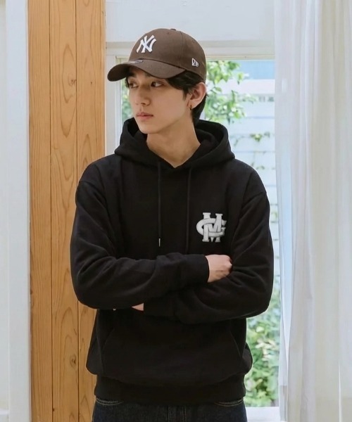 mahagrid/マハグリッド』CROSS LOGO HOODIE/クロスロゴ プルオーバー