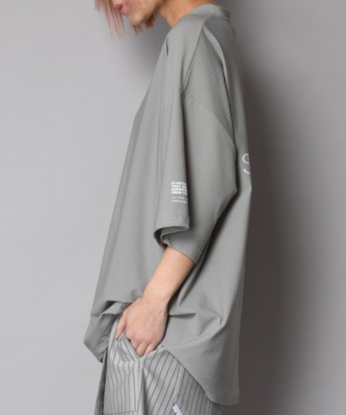 SUPERTHANKS（スーパーサンクス）の「【通気性/速乾性】 バックプリント ビッグシルエット ストレッチＴシャツ（ユニセックス）QUICK-DRY LOGO BACK PRINT T-SHIRT（Tシャツ/カットソー・メンズ・ブラック/チャコールグレー/ネイビー/ライトグレー・M/S/L）」の10枚目の写真