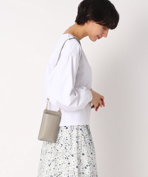 LAURA ASHLEY(ローラアシュレイ)の「レザースマホショルダー(ショルダーバッグ・レディース・ブラック/ベビーピンク/グレー・00)」の13枚目の写真