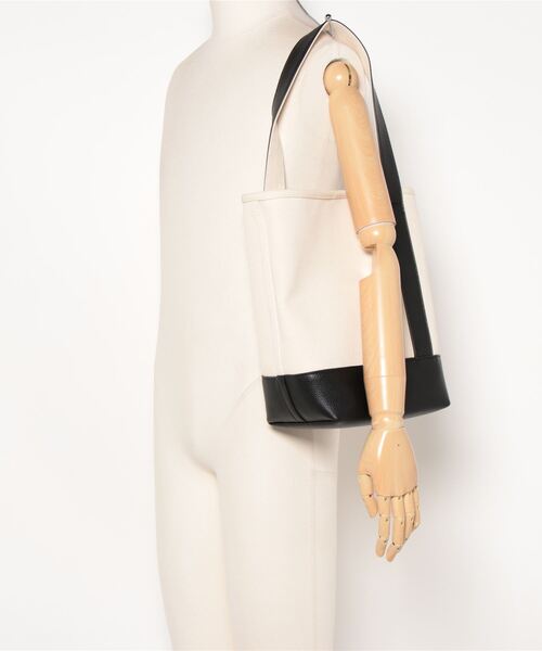 Q（キュー）の「ワンハンドルバッグ（ハンドバッグ・レディース・ブラック/シルバー・ONE SIZE）」の16枚目の写真