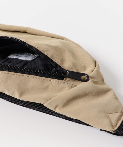URBAN RESEARCH DOORS（アーバンリサーチドアーズ）の「ウォッシャブルボディーバッグ（ショルダーバッグ・レディース・ベージュ/ブラック・-）」の5枚目の写真