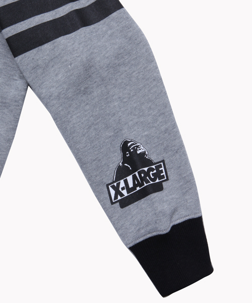 XLARGE KIDS（エクストララージキッズ）の「CREWNECK COLLEGE LOGO（スウェット・キッズ・ブラック/アッシュ/ブルー・8T/5T/4T/6T/7T）」の6枚目の写真