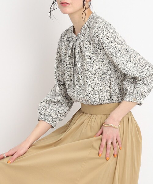 DRESKIP(ドレスキップ)の「◆レディな気分高まる!前釦スタンドカラーブラウス(シャツ/ブラウス・レディース・オフホワイト/ライトグリーン/ホワイト系3/ブラック系・02/03/04)」の3枚目の写真
