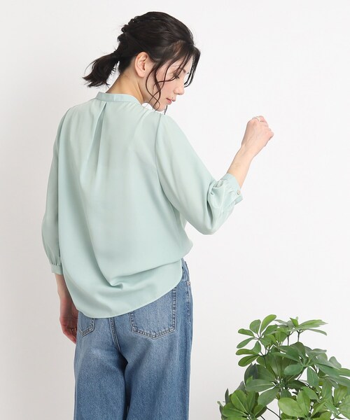 DRESKIP(ドレスキップ)の「◆レディな気分高まる!前釦スタンドカラーブラウス(シャツ/ブラウス・レディース・オフホワイト/ライトグリーン/ホワイト系3/ブラック系・02/03/04)」の6枚目の写真