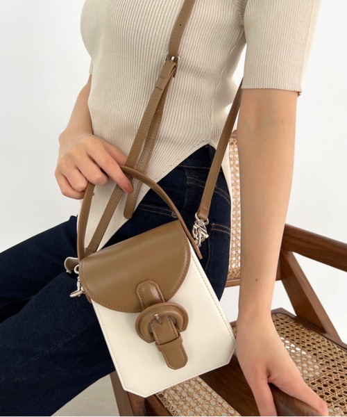 Olu.（オルドット）の「スクエアレトロコンパクトバッグ（ショルダーバッグ・レディース・ブラウン系その他・FREE）」の2枚目の写真