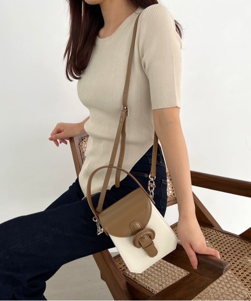 Olu.（オルドット）の「スクエアレトロコンパクトバッグ（ショルダーバッグ・レディース・ブラウン系その他・FREE）」の6枚目の写真