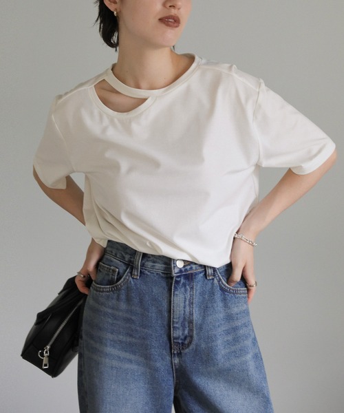 select MOCA（セレクトモカ）の「ネックストラップTシャツ（Tシャツ/カットソー・レディース・ホワイト/ライトオリーブ/スミクロ/ブラック・FREE）」の2枚目の写真