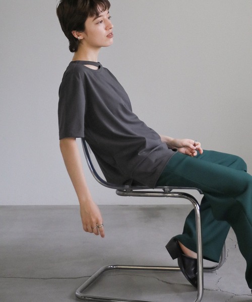 select MOCA（セレクトモカ）の「ネックストラップTシャツ（Tシャツ/カットソー・レディース・ホワイト/ライトオリーブ/スミクロ/ブラック・FREE）」の10枚目の写真