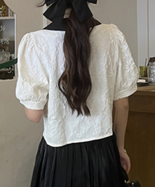 DAY CLOSET（デイ クローゼット）の「レディース 半袖パフスリステンカラーエンボス加工ブラウス（シャツ/ブラウス・レディース・アイボリー/ブルー/ホワイト/ブラック・M）」の8枚目の写真