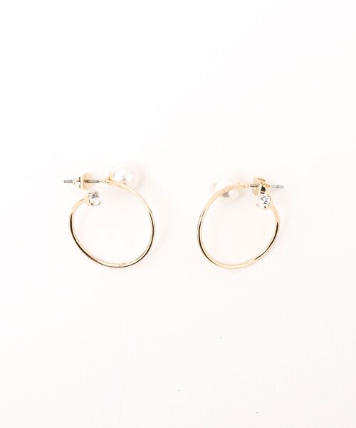 NOLLEY’S Sophi(ノーリーズソフィ)の「ポイントパールストーンループピアス(ピアス(両耳用)・レディース・ゴールド・FREE)」の2枚目の写真