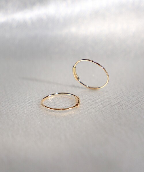 Ray BEAMS（レイビームス）の「Ray BEAMS / K18 フープピアス 10mm（ピアス（両耳用）・レディース・ゴールド・ONE SIZE）」の2枚目の写真