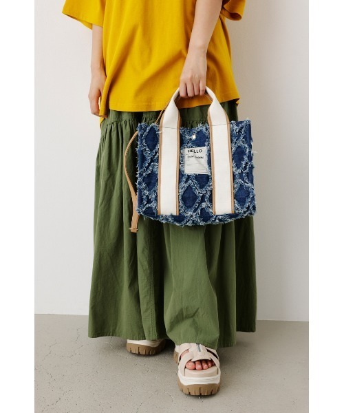 RODEO CROWNS WIDE BOWL(ロデオクラウンズワイドボウル)の「パッチワーク DENIM TOTE(トートバッグ・レディース・ブラック/ブルー・FREE)」の19枚目の写真