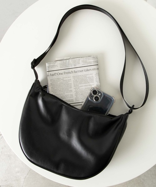 WEGO(ウィゴー)の「WEGO/カラーハーフムーンショルダー(ショルダーバッグ・レディース・ブラック/グレー/カーキ/ブルー/オフホワイト/ブラック系その他/シルバー/その他1/その他2/その他3・FREE)」の4枚目の写真