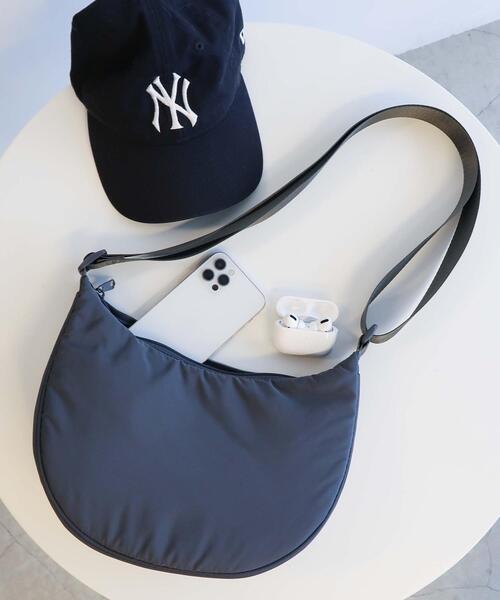 WEGO(ウィゴー)の「WEGO/カラーハーフムーンショルダー(ショルダーバッグ・レディース・ブラック/グレー/カーキ/ブルー/オフホワイト/ブラック系その他/シルバー/その他1/その他2/その他3・FREE)」の5枚目の写真