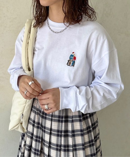 CPCM(シーピーシーエム)の「胸1ポイント刺繍ロンT(Tシャツ/カットソー・メンズ・ホワイト系その他/ホワイト/グリーン/ホワイト系その他3/グレイッシュベージュ/ブラック・MEDIUM/LARGE)」の1枚目の写真